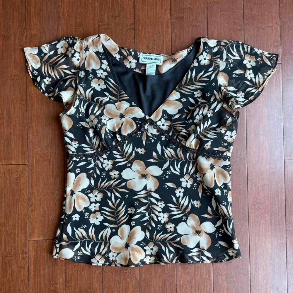 CALIFORNIA KRUSH Women's Floral Print Flutter Sleeve V Neck Top‎ Size M